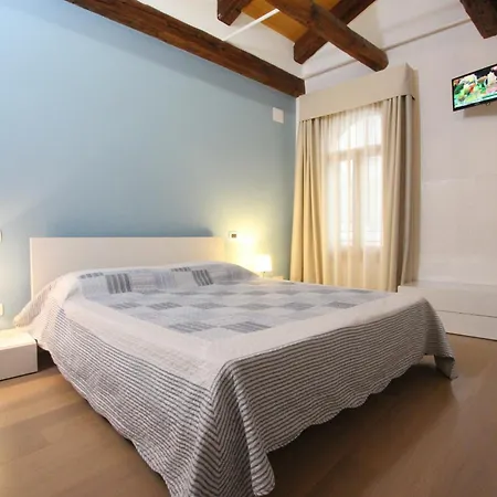 Rialto Market Apartman *